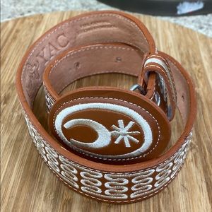 Yac women’s size 24 leather and silk horse embroidered belt